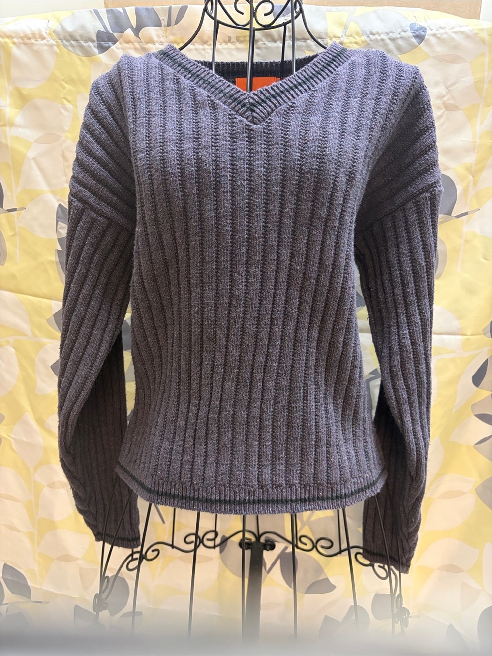 bill blass Ribbed V-Neck Sweater
